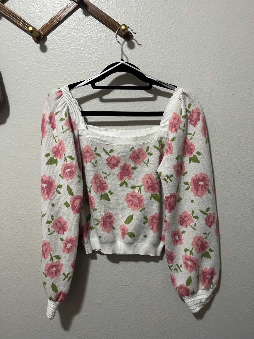 Floral cropped sweater